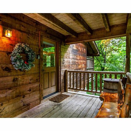Peekaboo With Hot Tub, Pool Table, And Jacuzzi Villa Pigeon Forge Exterior foto