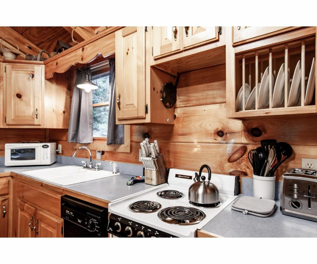 Peekaboo With Hot Tub, Pool Table, And Jacuzzi Villa Pigeon Forge Exterior foto