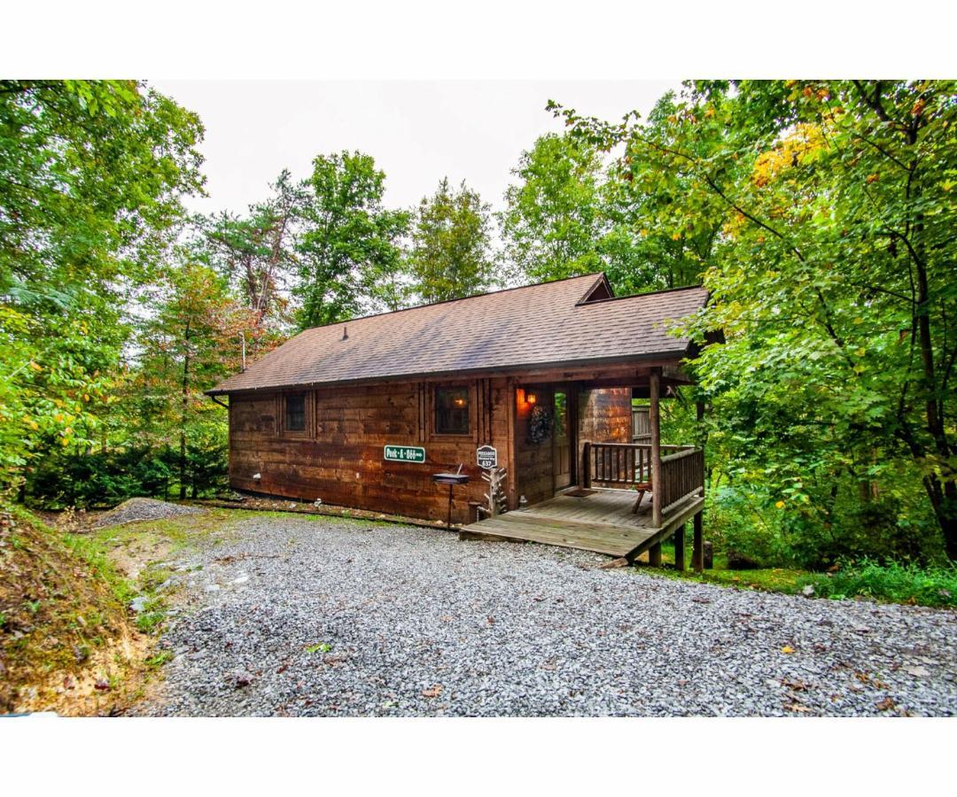 Peekaboo With Hot Tub, Pool Table, And Jacuzzi Villa Pigeon Forge Exterior foto
