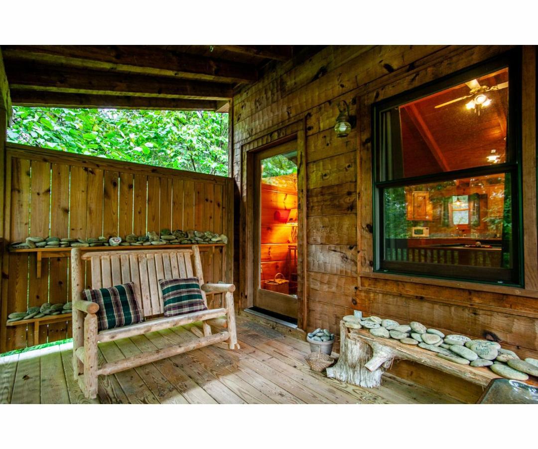 Peekaboo With Hot Tub, Pool Table, And Jacuzzi Villa Pigeon Forge Exterior foto
