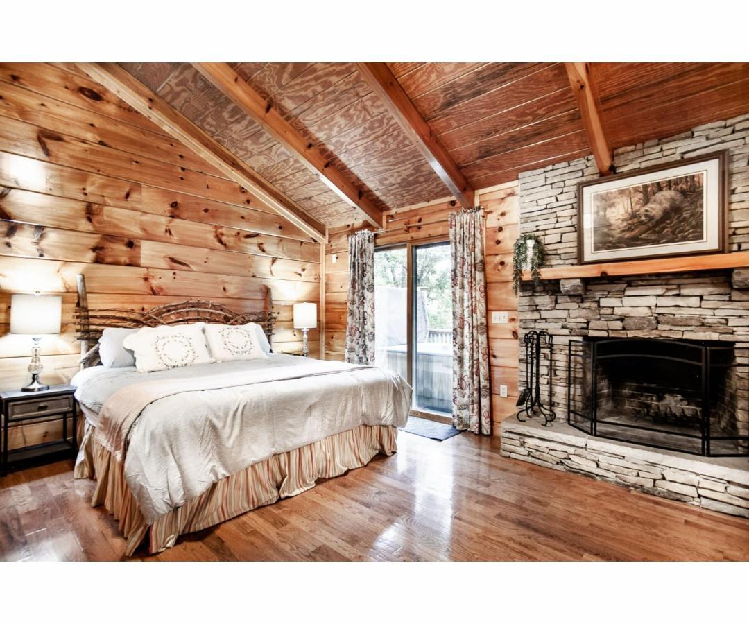 Peekaboo With Hot Tub, Pool Table, And Jacuzzi Villa Pigeon Forge Exterior foto