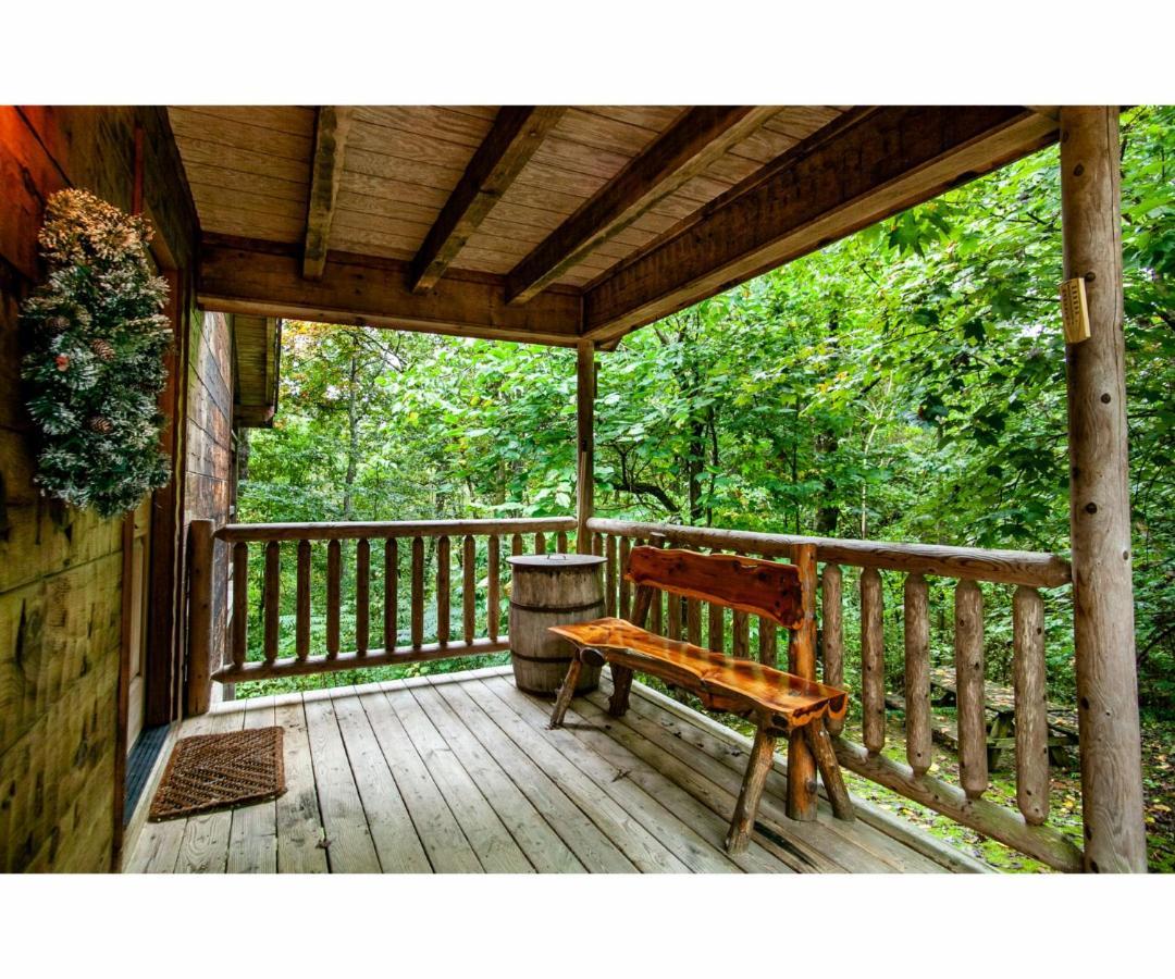 Peekaboo With Hot Tub, Pool Table, And Jacuzzi Villa Pigeon Forge Exterior foto