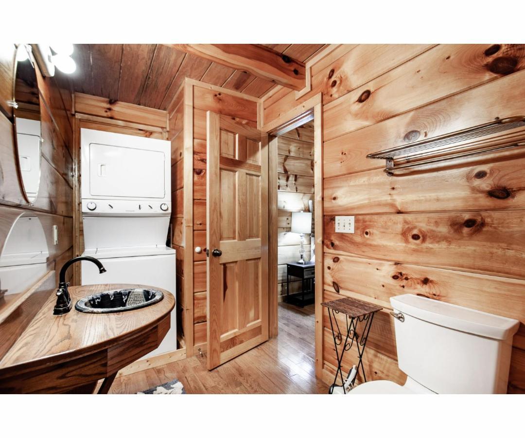 Peekaboo With Hot Tub, Pool Table, And Jacuzzi Villa Pigeon Forge Exterior foto