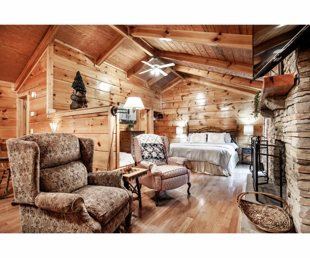 Peekaboo With Hot Tub, Pool Table, And Jacuzzi Villa Pigeon Forge Exterior foto