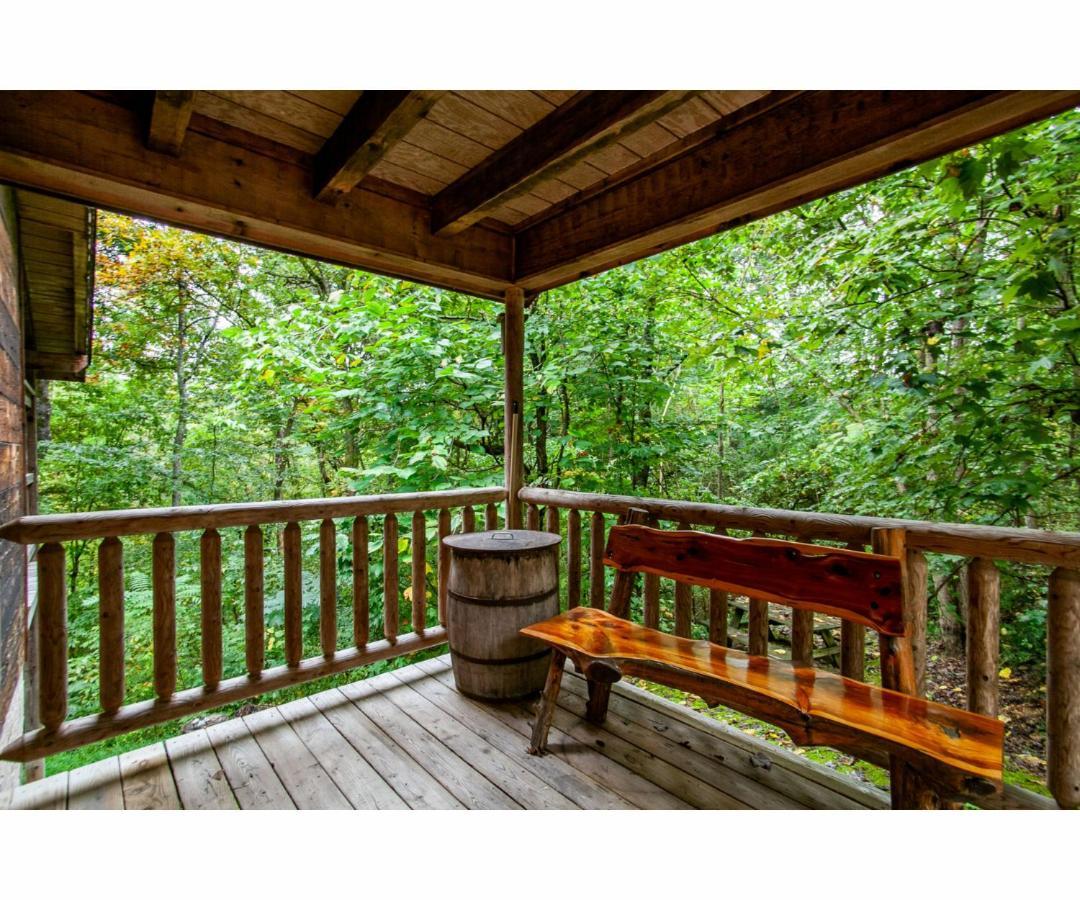 Peekaboo With Hot Tub, Pool Table, And Jacuzzi Villa Pigeon Forge Exterior foto