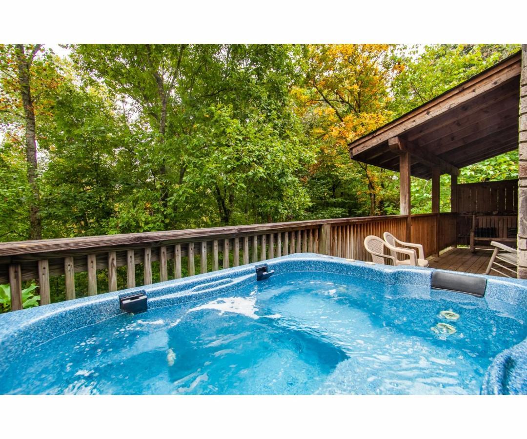 Peekaboo With Hot Tub, Pool Table, And Jacuzzi Villa Pigeon Forge Exterior foto